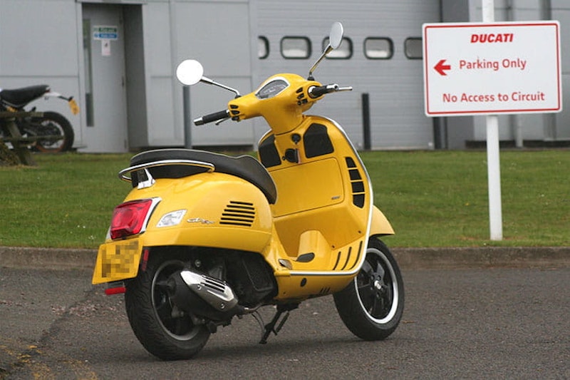 Vespa GTS Super 125 2021 Review Price Spec_06 copy