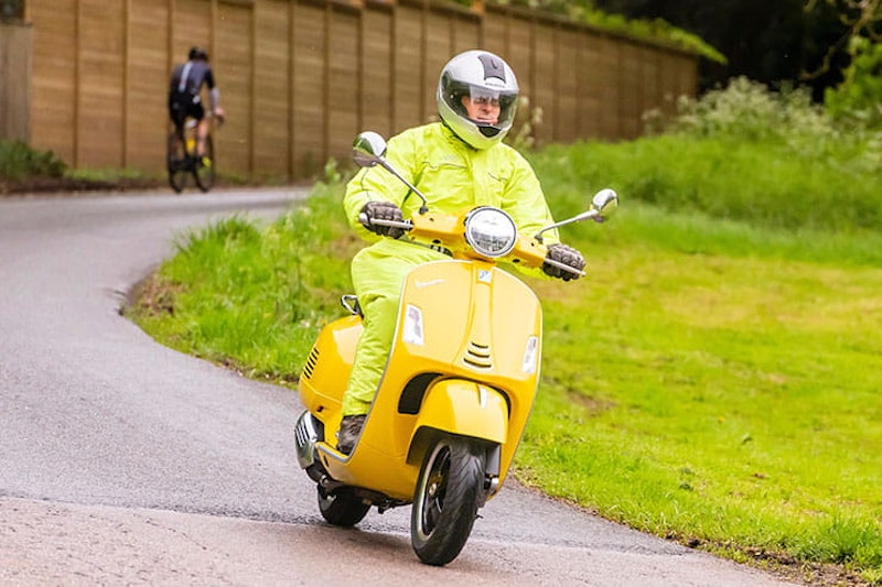 Vespa GTS Super 125 2021 Review Price Spec_07