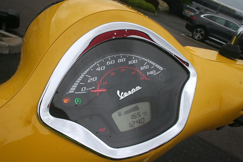 Vespa GTS Super 125 2021 Review Price Spec_08