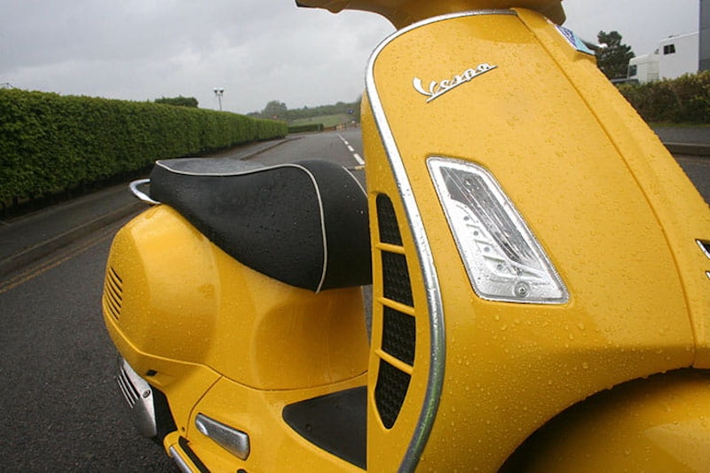 Vespa GTS Super 125 2021 Review Price Spec_11