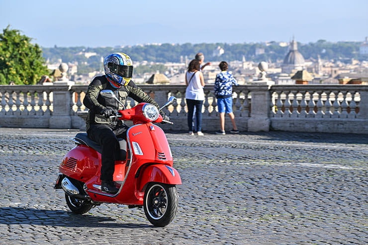 2023 Vespa GTS 300 Review Price Spec_07
