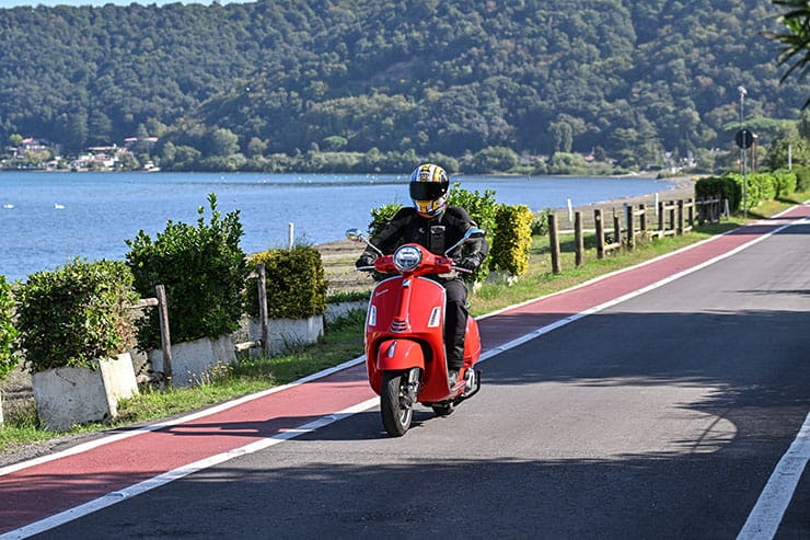 2023 Vespa GTS 300 Review Price Spec_18