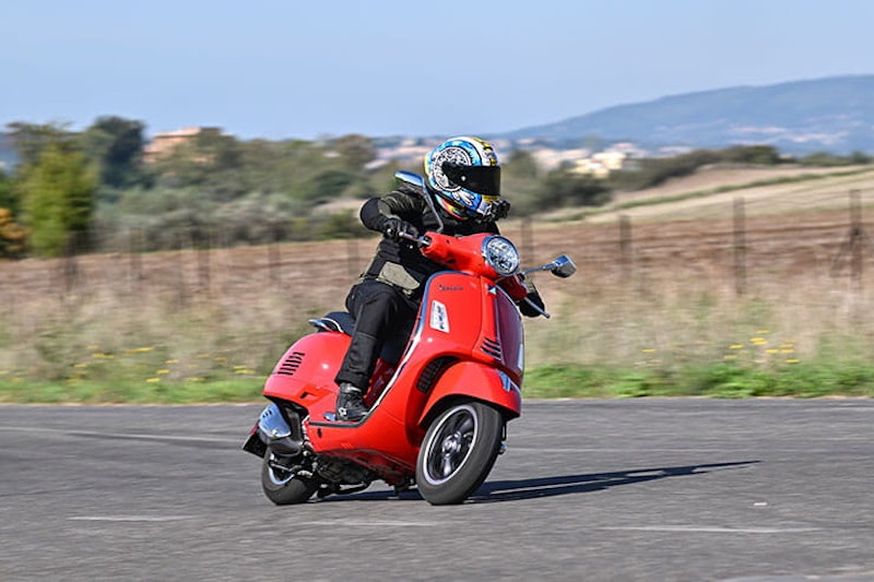 2023 Vespa GTS 300 Review Price Spec_11