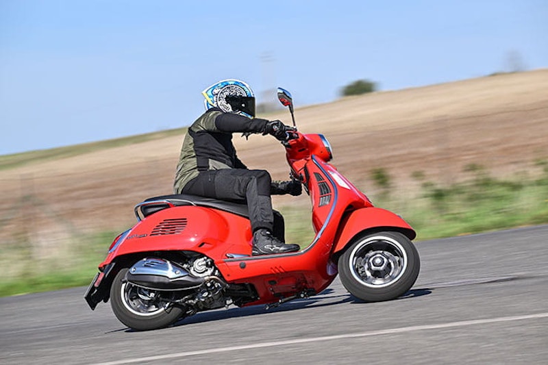 2023 Vespa GTS 300 Review Price Spec_14