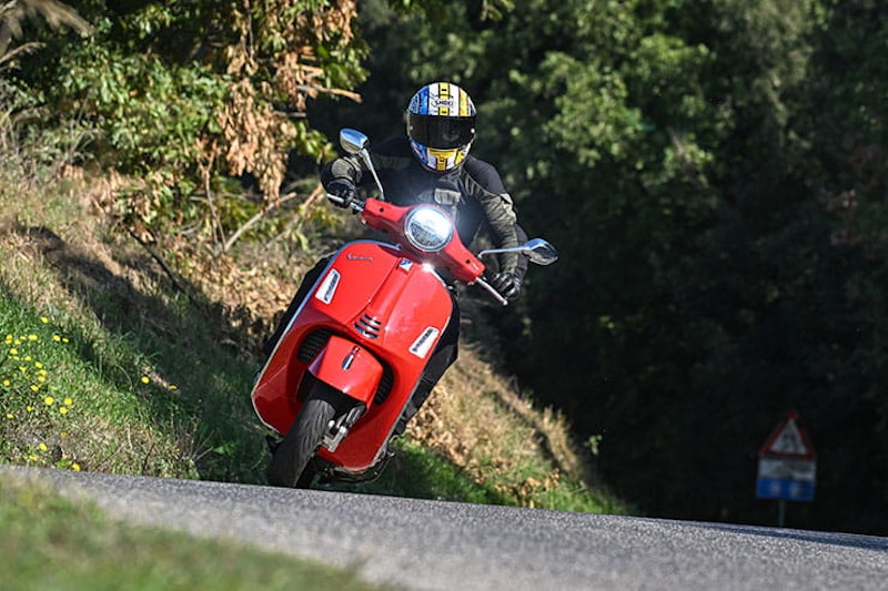 2023 Vespa GTS 300 Review Price Spec_15