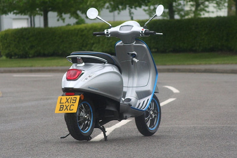Vespa Elettrica 2021 Review Price Spec_08