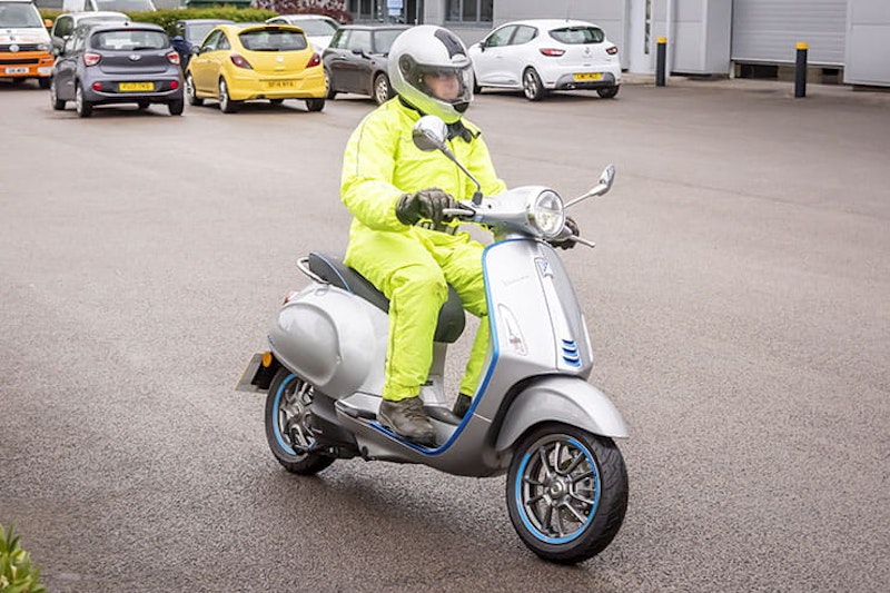 Vespa Elettrica 2021 Review Price Spec_17