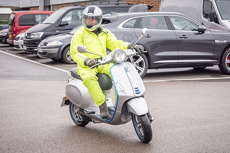 Vespa Elettrica 2021 Review Price Spec_18
