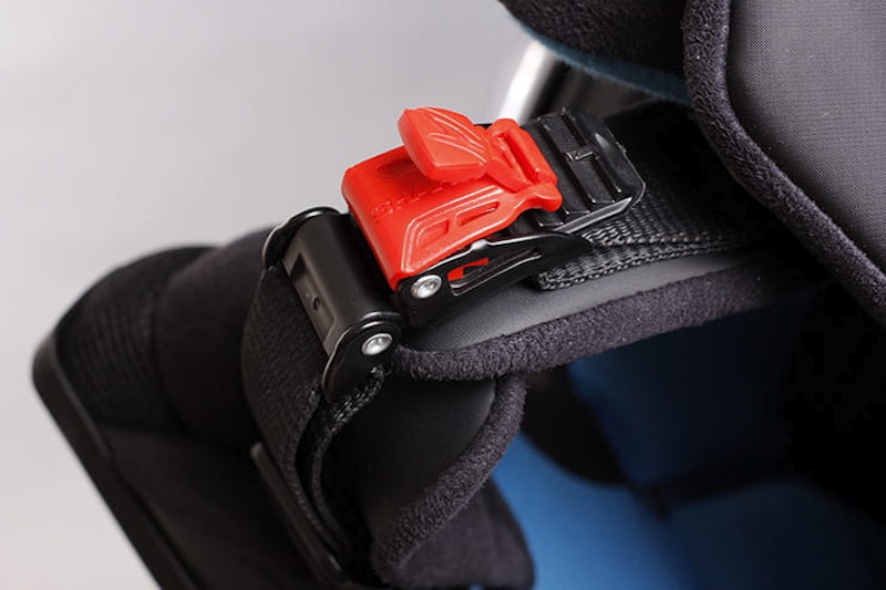 Evo-One motorcycle helmet fastening system