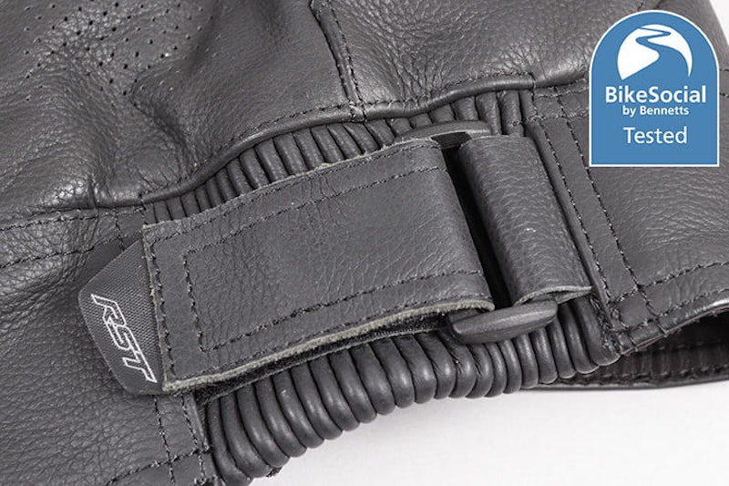 RST Tracktech Evo 4 review two piece leathers_16