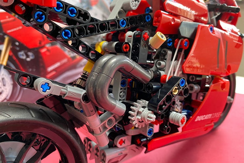 £55 for 646-pieces that come together to represent the £35k sportsbike seems good value. Here’s how the build went, with video