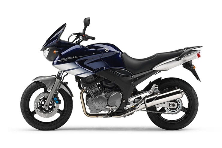 2002 Yamaha TDM900 Review Used Price Spec_09