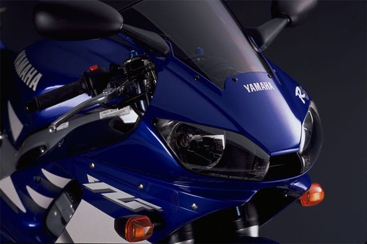 Yamaha YZF-R6 (1999-2002): Review & Buying Guide に適合する ヤマハ