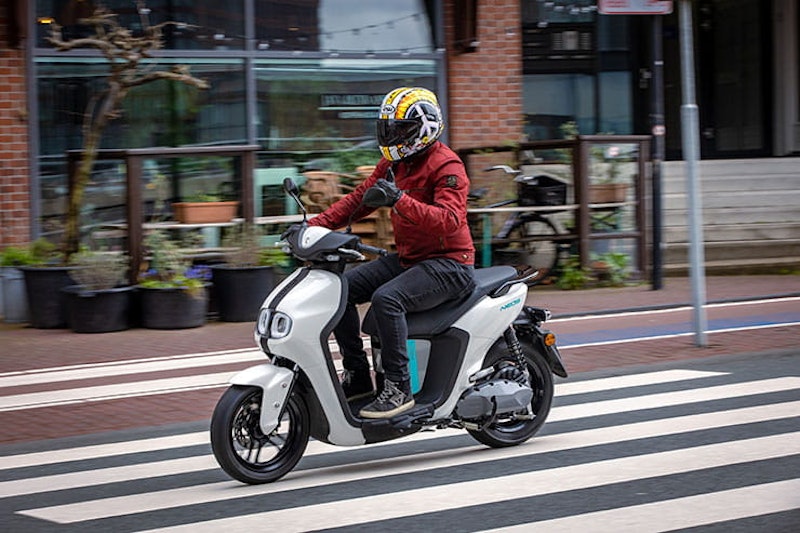 Yamaha NEOs 2022 Review Price Spec067