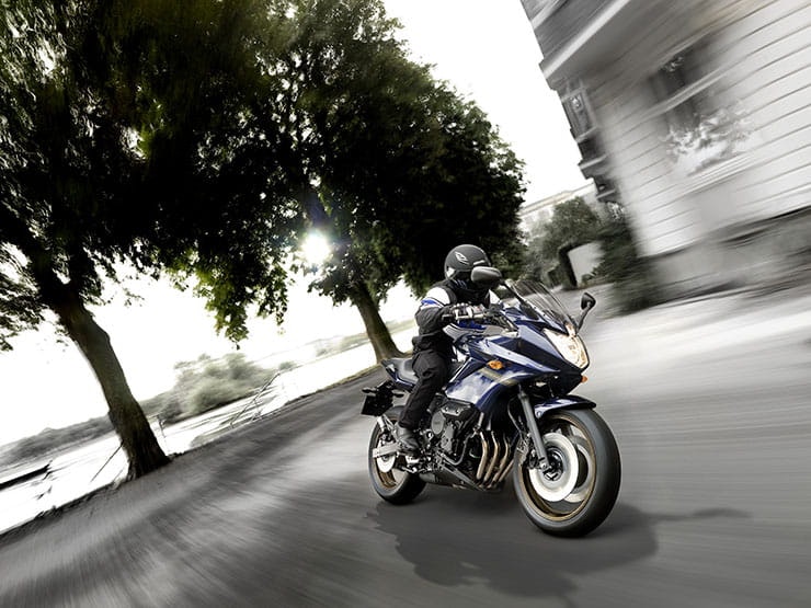 2009_XJ6-Diversion-ABS_EUR_ACT_0127