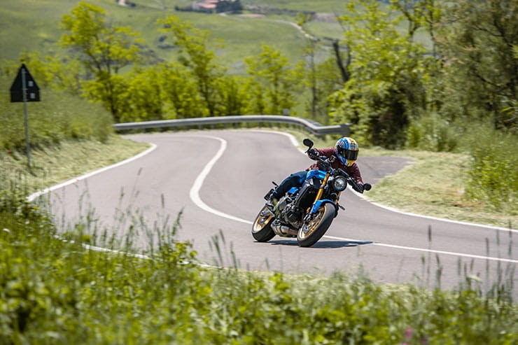 2022 Yamaha XSR900 Review Price Spec_20