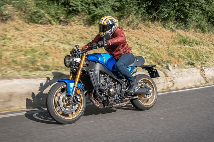 2022 Yamaha XSR900 Review Price Spec_21