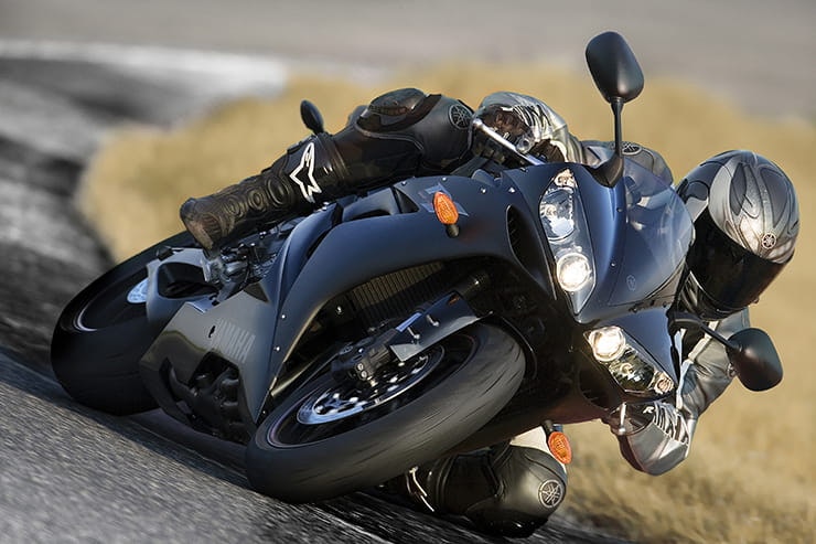 Yamaha YZF-R1 2004 Review Used Price Spec_01