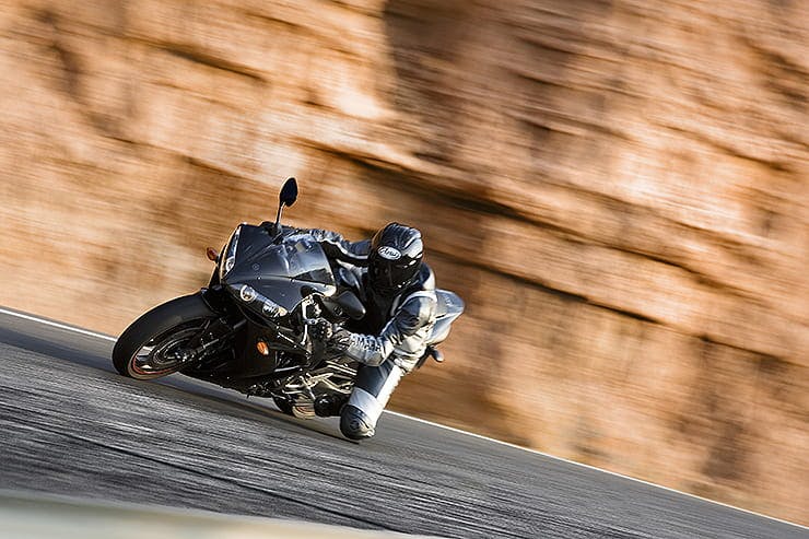Yamaha YZF-R1 Review (2004 to 2006) + Full Buying Guide