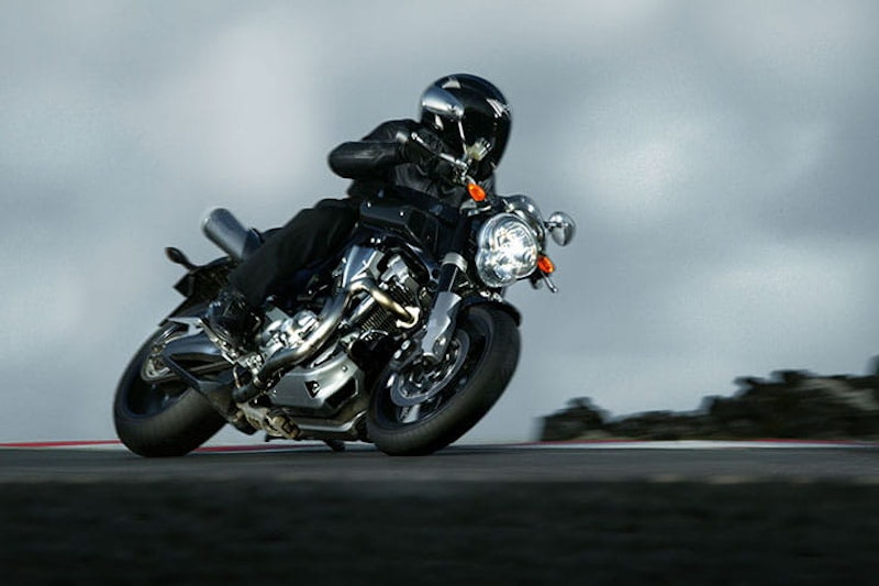 Yamaha MT-01 2005 2010 Review Used Price Spec_12