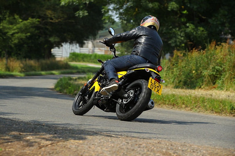 2021 Yamaha XSR125 Review Price Spec_12