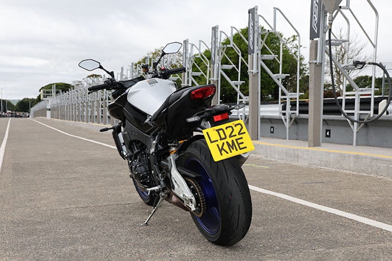 2022 Yamaha MT-10 SP Review Price Spec_25