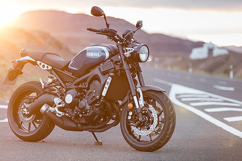 Everything you need to know about Yamaha’s retro-inspired naked triple, the XSR900. Pros, Cons, specs and much more | BikeSocial
