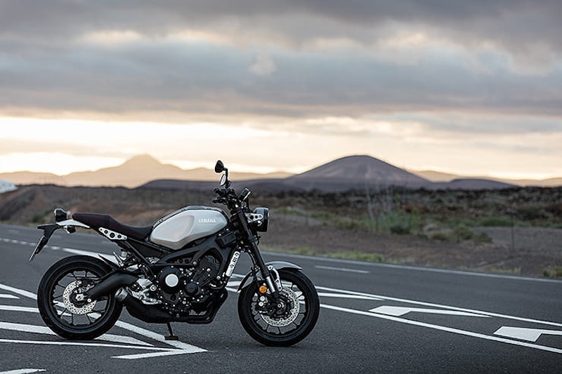 Everything you need to know about Yamaha’s retro-inspired naked triple, the XSR900. Pros, Cons, specs and much more | BikeSocial