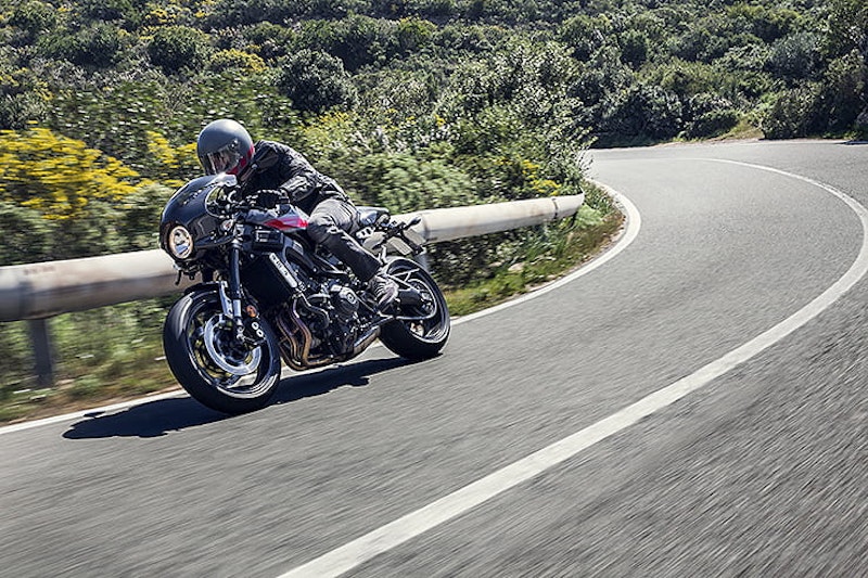 Everything you need to know about Yamaha’s retro-inspired naked triple, the XSR900. Pros, Cons, specs and much more | BikeSocial