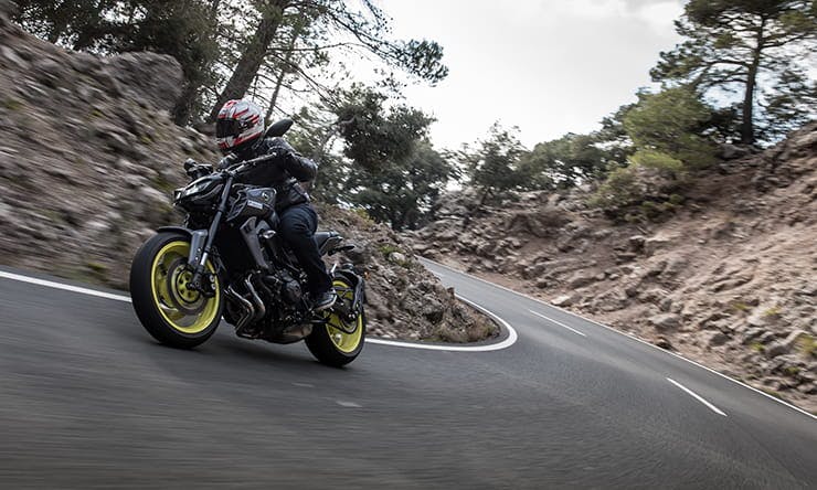 Yamaha MT-09 (2017) - first ride and review!