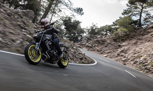 Yamaha MT-09 (2017) - first ride and review!