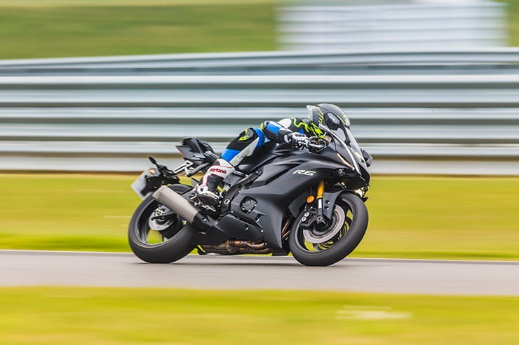 Yamaha R6 on track