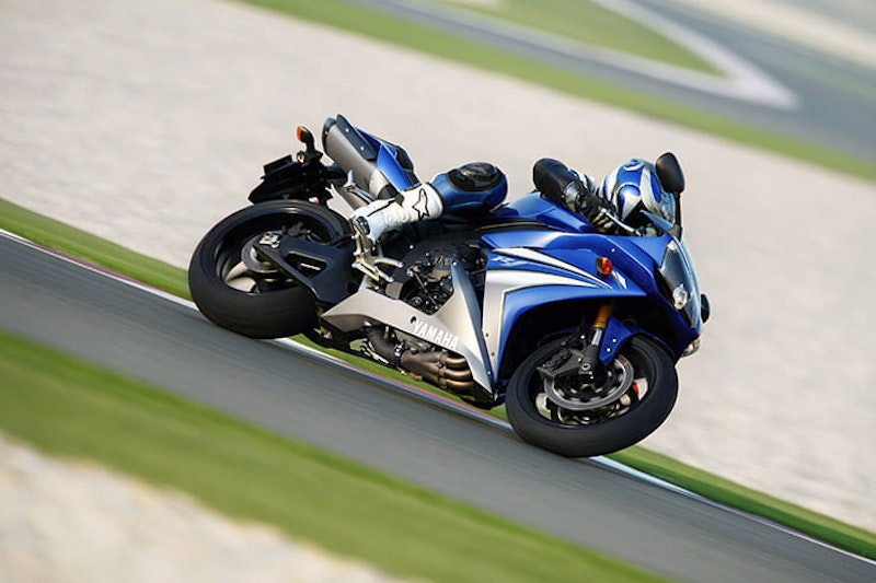 With a reputation for being a bit of a wild old machine due to its top-endy new motor, the 2007/08 YZF-R1 is reminiscent of the bad boy attitude that the original 1998 YZF-R1 came bristling with.