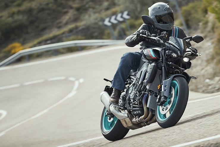 Yamaha MT-10 Review 2022_01