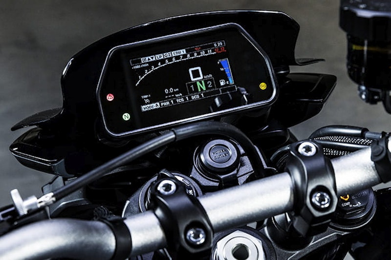 Yamaha MT-10 Review 2022_11