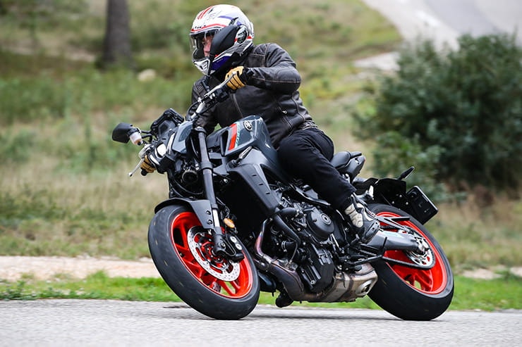 Yamaha MT-09 2021 Review Price Spec_88