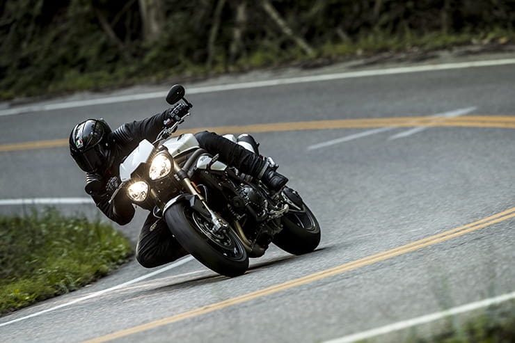 Triumph Speed Triple S RS 2018 Review Price Spec Used_01