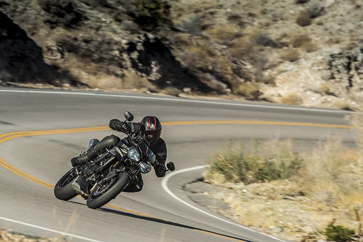 Triumph Speed Triple S RS 2018 Review Price Spec Used_04
