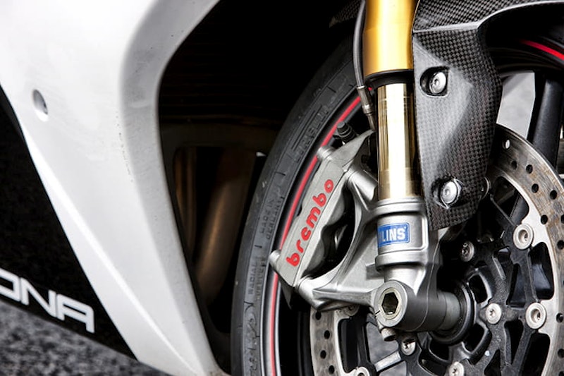 Triumph’s Daytona 675 delivered a hammer blow to the Japanese supersport bikes, demonstrating that sky-high rev limits and frustratingly gutless inline four engines weren’t necessarily a trait of the class through its amazing triple.