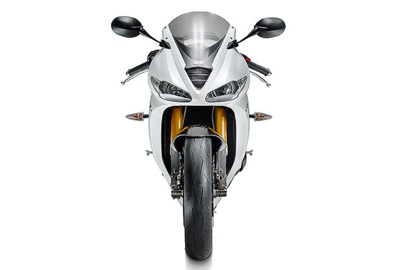 Triumph’s Daytona 675 delivered a hammer blow to the Japanese supersport bikes, demonstrating that sky-high rev limits and frustratingly gutless inline four engines weren’t necessarily a trait of the class through its amazing triple.