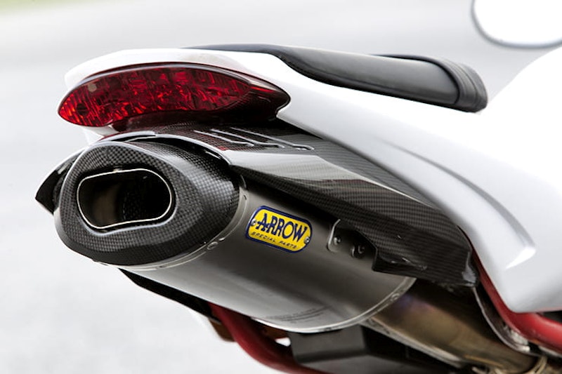 Triumph’s Daytona 675 delivered a hammer blow to the Japanese supersport bikes, demonstrating that sky-high rev limits and frustratingly gutless inline four engines weren’t necessarily a trait of the class through its amazing triple.