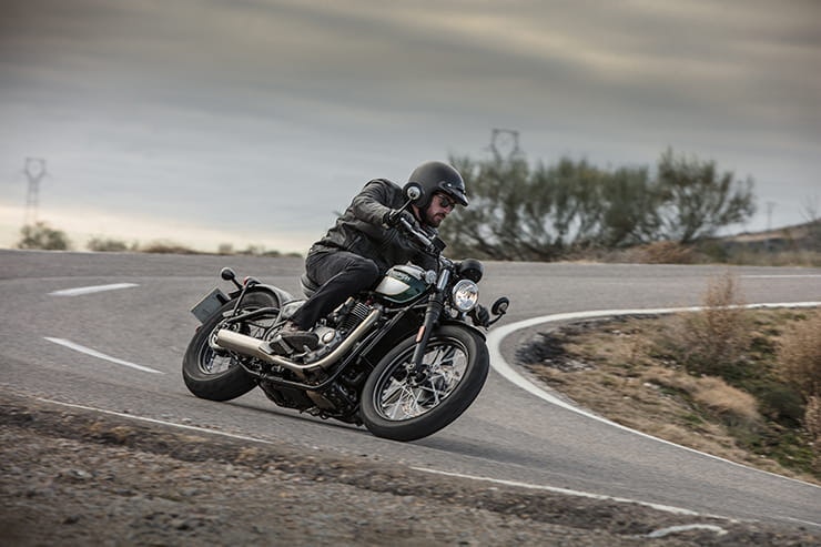 Triumph Bobber 2017 Review Used Price Spec_01