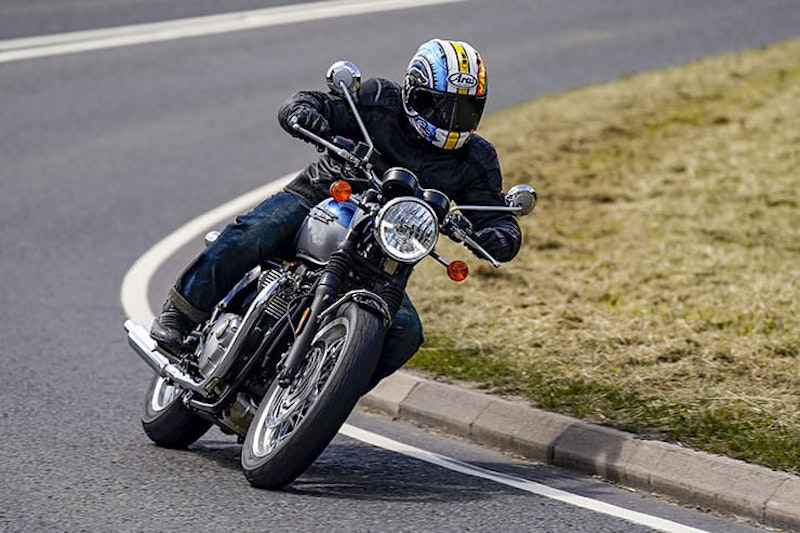 Triumph Bonneville T120 2021 Review Price Spec_11