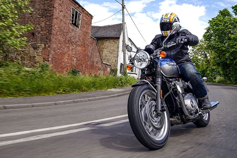 Triumph Bonneville T120 2021 Review Price Spec_13
