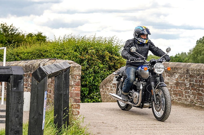 Triumph Bonneville T120 2021 Review Price Spec_56