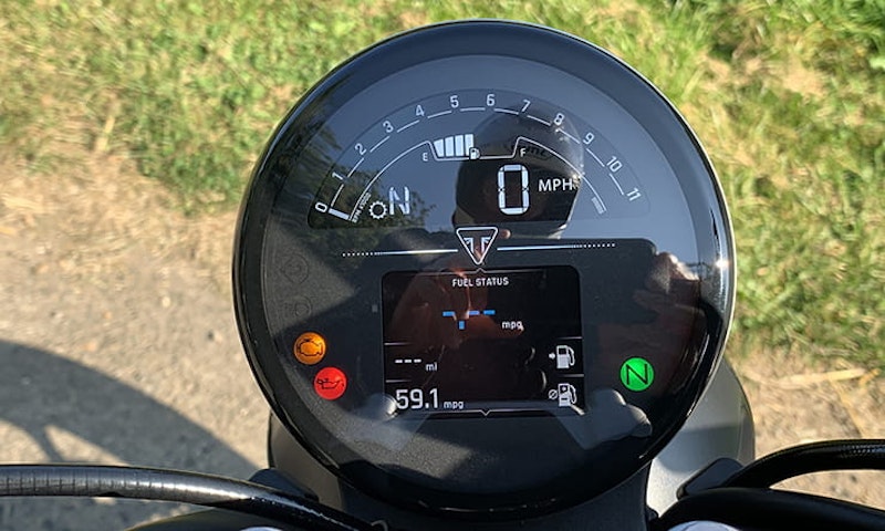 2021 Triumph Trident 660 UK test (12)