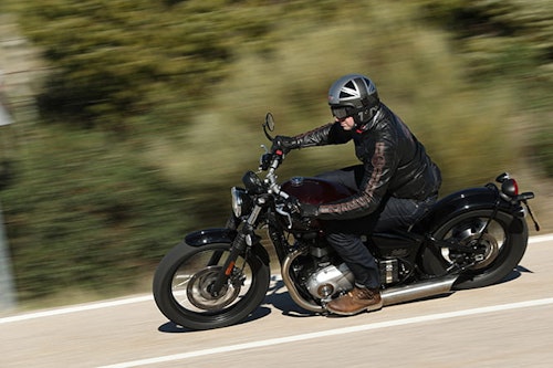 Triumph Bonneville Bobber (2017) - first ride and review!