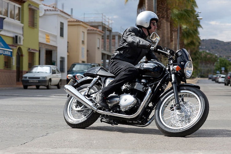 Triumph Thruxton 900 review used price spec_05