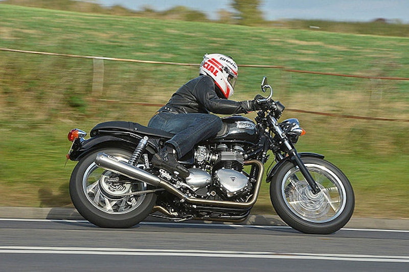 Triumph Thruxton 900 review used price spec_07
