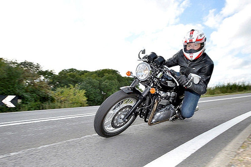 Triumph Thruxton 900 review used price spec_08
